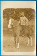 CPA CARTE PHOTO - Militaire à Cheval, Cavalier ** Militaria - Andere & Zonder Classificatie