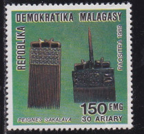 Madagascar 1989 - Artisanat Malgache : Peigne Sakalava - Mali (1959-...)