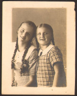 Two Nice School Girls Long Hair Braids Portrait  Old Photo 7x9 Cm #41116 - Anonymous Persons