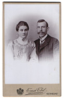 Fotografie Ernst Ebel, Bernburg, Wilhelmstrasse 27, Portrait Junges Paar In Hübscher Kleidung  - Anonieme Personen