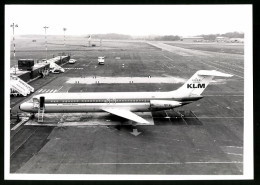 Fotografie Flughafen Newcastle, Flugzeug Douglas DC-9, Passagierflugzeug Der KLM, Kennung PH-DNP  - Luchtvaart