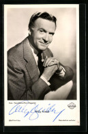 AK Schauspieler Willy Fritsch In Kariertem Anzug, Autograph  - Actors