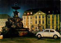 73905249 Erlangen Rathaus Brunnen Und Marktplatz Bei Nacht - Erlangen