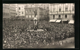 Foto-AK Augsburg, Grossveranstaltung Am Rathausplatz Mit Augustusbrunnen, 1910  - Augsburg