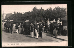 CPA Deauville, L'Entree De L A Pelouse  - Deauville