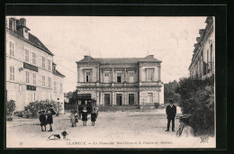 CPA Clamecy, La Place Des Barrieres Et Le Palais De Justice  - Clamecy