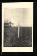 AK Französische Kriegsgräber Bei Neuville, Gräber Liegen Im Schützengraben  - War 1914-18