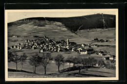 AK Oberwiesenthal Im Erzgeb., Ortsansicht Mit Fichtelberg  - Oberwiesenthal