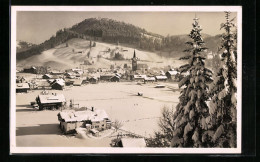 AK Oberstaufen Im Allgäu, Winterliche Ortsansicht Mit Staufen  - Oberstaufen