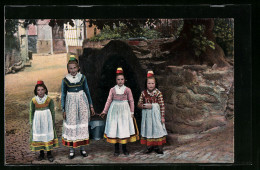 AK Hessische Trachten, Vier Mädchen Am Brunnen Vor Dem Tore  - Kostums