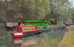 R502175 Britain Inland Waterways. Oxford Canal. Narrow Boat Entering Shipton Wei - Monde