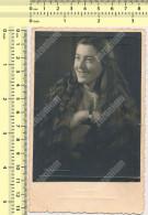 REAL PHOTO Pretty Young Lady Woman With Long Hair, PORTRAIT Cheveux Longs  Vintage ORIGINAL VINTAGE SNAPSHOT - Personnes Anonymes
