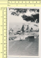 REAL PHOTO  Kid Girl On Beach Scene Fillette Sur Plage Vintage ORIGINAL - Personnes Anonymes