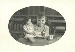 Photographie . Jeune Fille Et Sa Poupée - Zonder Classificatie