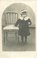 PHOTO-CPA . Jeune Fille à La Chaise .  CPA Adressée à Olliergues . - Non Classificati