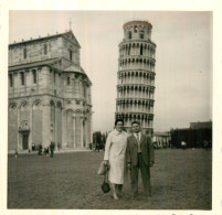 PHOTO Souvenir Devant La Tour De PISE En Mai 1964  - Ohne Zuordnung