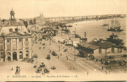 BORDEAUX . Les Quais . Vue Prise De La Douane . CPA Animée . - Bordeaux