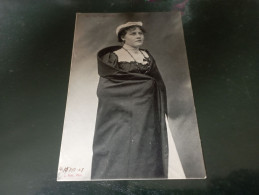 B1/311- LA GRAVILLAISE - Costumes