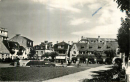 SAINT CAST .  Le Square Pelion Et Les Arcades - Saint-Cast-le-Guildo