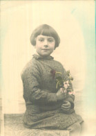 Photographie Artistique .  Enfant Au Bouquet - Unclassified