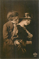 Jeune COUPLE . CPA Hérald SPES 8009 - Other & Unclassified