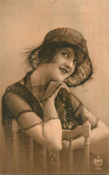 Belle FEMME . CPA Hérald . SPES 8001 - Frauen