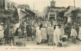 TUNIS . Rue Sidi El Béchir .  Passage D'un Enterrement - Tunesië