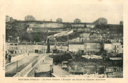 POITIERS . Le Pont Joubert . Escalier Des Dunes Et Caserne Abboville . - Poitiers