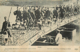 1914 . Infanterie Ecossaise Traversant Une Rivière . CPA Postée De Bernécourt . - Andere & Zonder Classificatie