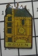 912B Pin's Pins / Beau Et Rare / VILLES / Le Gros-Horloge Est L'un Des Monuments Emblématiques De La Ville De Rouen - Villes