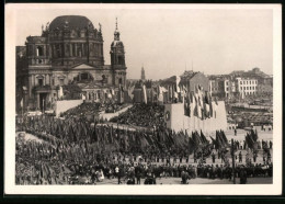 Fotografie W. Trubbach, Berlin, Ansicht Berlin, DDR-Propaganda Veranstaltung Vor Dem Dom  - Krieg, Militär