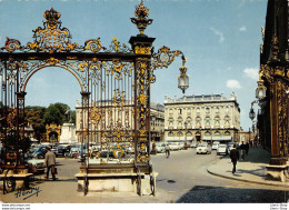 NANCY (54) - Les Portes D'or De La Place Stanislas - Automobiles Cars Autos - 403 2cv 4 CV Mobylette - Éd. HENRY - Nancy