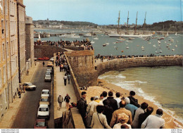 SAINT MALO (35) - Arrivée D'un Grand Voilier " Le Juan Sébastian De Elcano - Automobiles - ÉMGÉ - Saint Malo