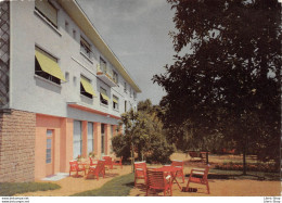 CPSM  ±1970 -  VITTEL - Le CASTEL FLEURI, Hôtel Restaurant- PHOTO MARCEL Vittel - Contrexeville
