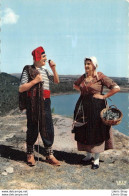 REFLETS DE PROVENCE ►CPSM►±1960►PÊCHEUR ET POISSONNIÈRE►COSTUMES MARSEILLAIS►GROUPE FOLKLORIQUE PROUVENÇO►MIREILLE - Personen