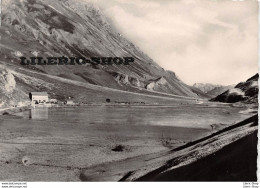 [04] COL DE L'ARCHE ROUTE DES GRANDES ALPES REFUGE LAC DE LA MADELEINE EN ITALIE - Cpsm GF Dentelée ± 1960 - Autres & Non Classés