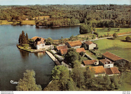 Près De MARVAL (87) CPSM ±1970 - Vue Aérienne Du Château Et De L'Étang De Ballerand - Éd. COMBIER - Sonstige & Ohne Zuordnung