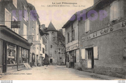 LACAPELLE-MARIVAL (46) Place Du Fort En 1925 - Café LAVAL - Magasins - Pancarte Publicitaire Pneus MICHELIN Vélo - Lacapelle Marival