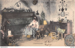 Cpa 1905 LA VIE AUX CHAMPS L'Heureuse Mère Fermière Intérieur De Ferme Rosaire ▬ Série B Dugas Et Cie - Fermes