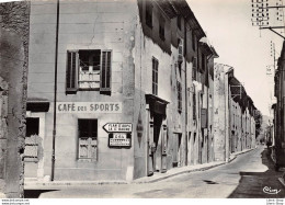 LA ROQUEBRUSSANNE (83) Cpsm ± 1960►LE CAFÉ DES SPORTS AU CARREFOUR DE LA ROUTE DELA STE-BAUME►ÉD. COMBIER - La Roquebrussanne