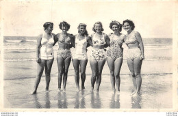 VINTAGE POSTCARD 1955 - MIDDLEKERKE - Pin-ups(femmes En Maillot De Bain) Women In Swimsuit - Ern Thill - Middelkerke