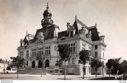 VICHY (03) CPA ± 1950 - L'Hôtel De Ville  - Éd. D'Art YVON - Vichy