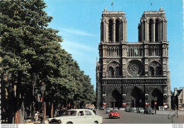 PARIS (75) CPSM ±1970►NOTRE-DAME ◄Beau Plan De 403 Peugeot - Renault Dauphine ► ÉDIT. D'ART GUY - Passenger Cars