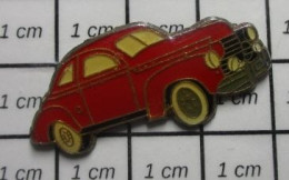 711e Pin's Pins / Beau Et Rare / THEME : AUTOMOBILES / VOITURE ROUGE ANNEES 40/50 - Other & Unclassified