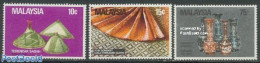 Malaysia 1982 Handicrafts 3v, Mint NH, Various - Textiles - Art - Handicrafts - Textiles