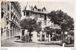 CHÂTEL GUYON (63) Cpsm 1943 Timbre Pétain - Avenue Baraduc Hôtel Richelieu - Kiosque à Journaux - Éd. La Cigogne - Châtel-Guyon