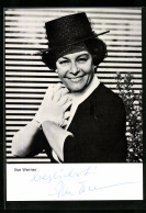 AK Schauspielerin Ilse Werner Mit Hut Und Handschuhen, Original Autograph  - Attori