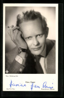 AK Schauspieler Hans Quest Im Anzug Mit Zigarette, Original Autograph  - Acteurs