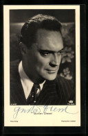AK Schauspieler Gustav Diessl Im Portrait Zur Seite Blickend, Original Autograph  - Acteurs