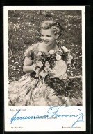 AK Schauspielerin Annemarie Düringer Mit Bezauberndem Lächeln Und Blumen, Original Autograph  - Schauspieler